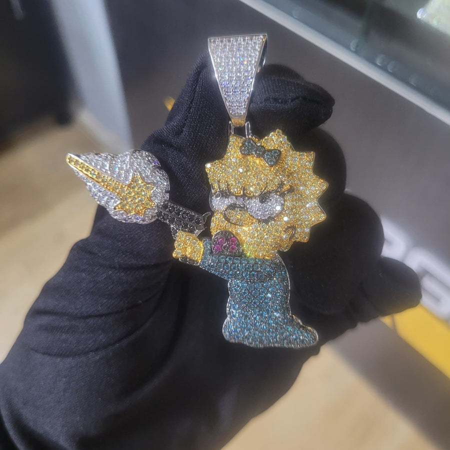 Iced Out Maggie - renkli kübik zirkon taşlı çizgi film bebek figürü kolye ucu